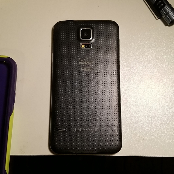 Phone - Picture 4 of 4